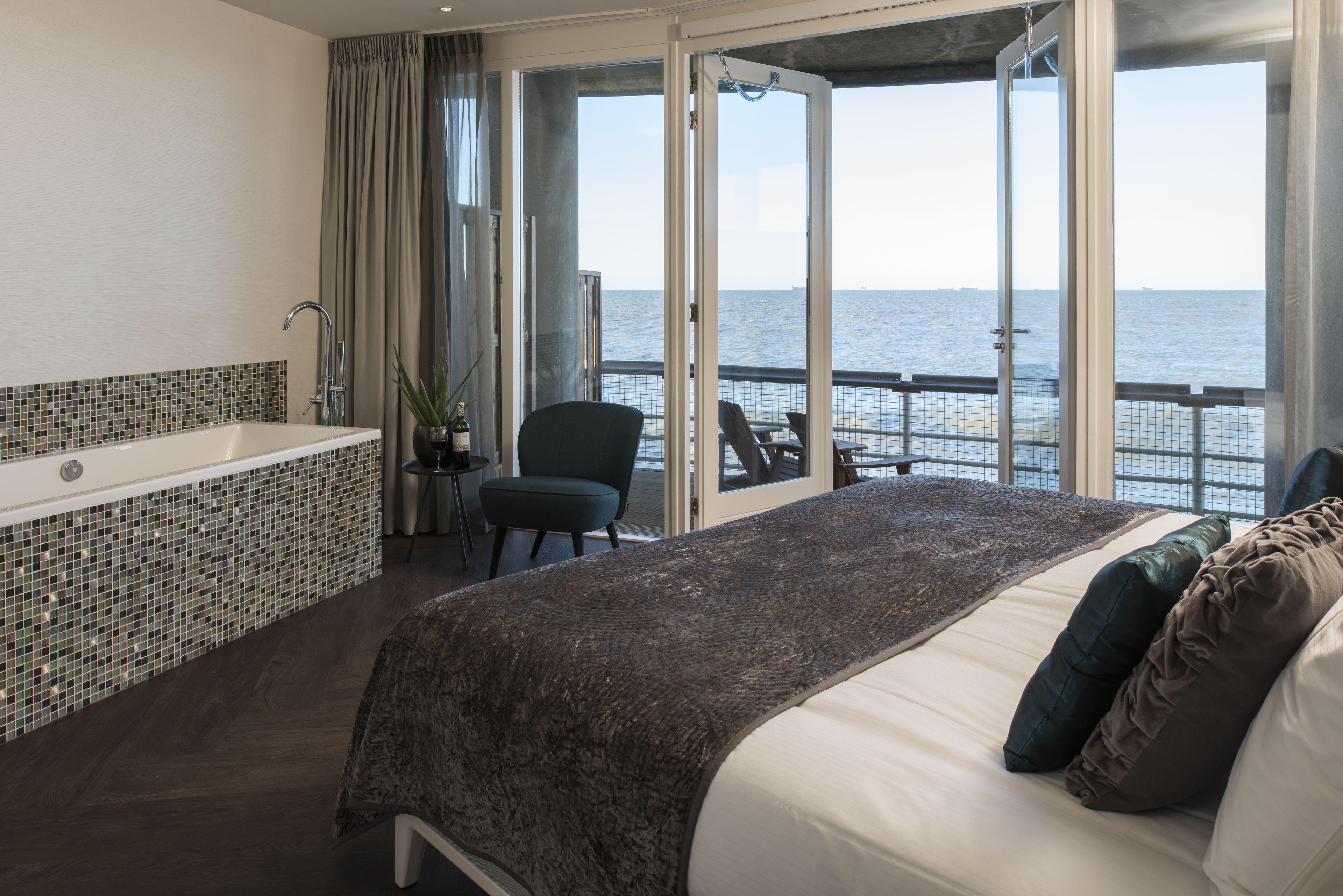Hotel De Pier 4*